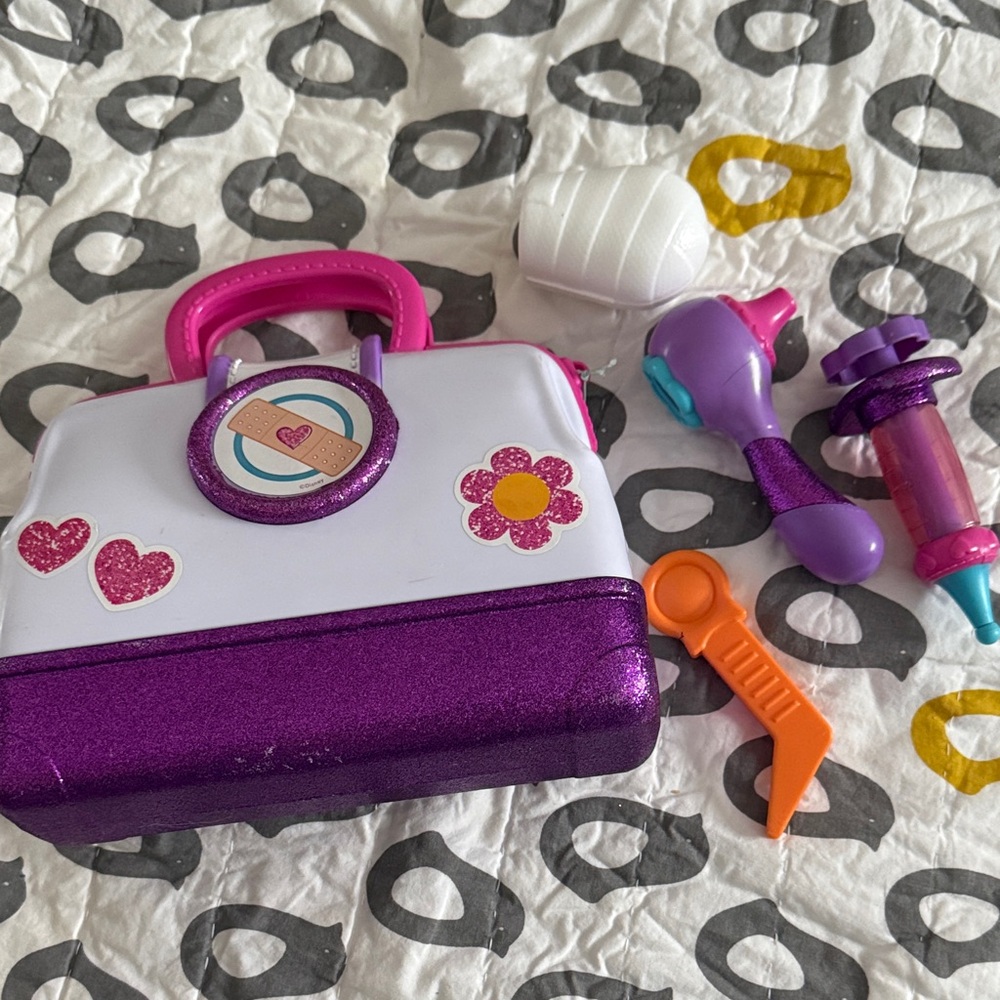 Kids Doc McStuffins  Playset with Purple and Pink Case